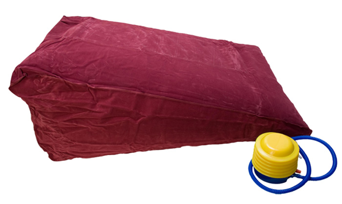 Inflatable pillow with air pump